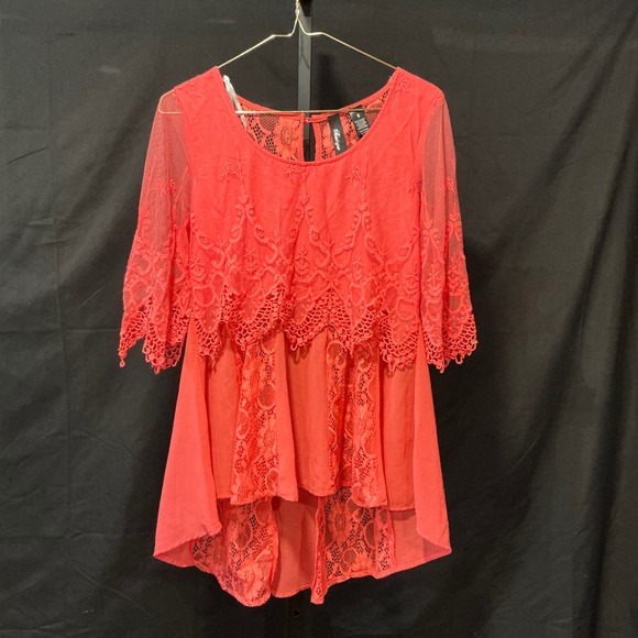 BKE Tops - Boutique BKE (Buckle) Coral Lace Overlay High Low Tunic Top Women's Size S *NEW*